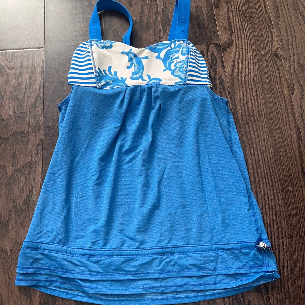 🦄 Lululemon: Classic top. Like new